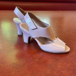 Aérosoles pink patent sandal, size 9